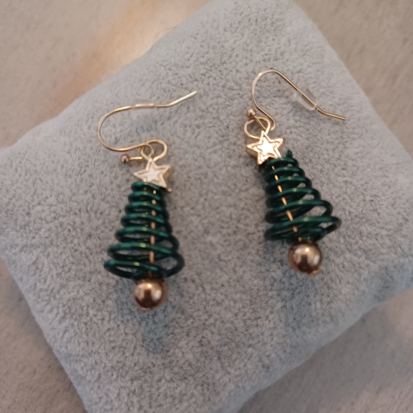 Green Spiral Holiday Christmas Tree Dangle Drop Earrings - Picture 4 of 9